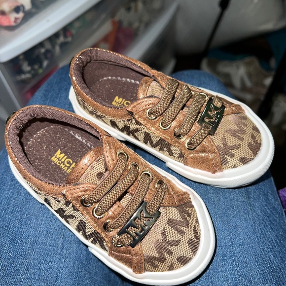 KIDS MICHAEL KORS SHOES - Picture 1 of 1